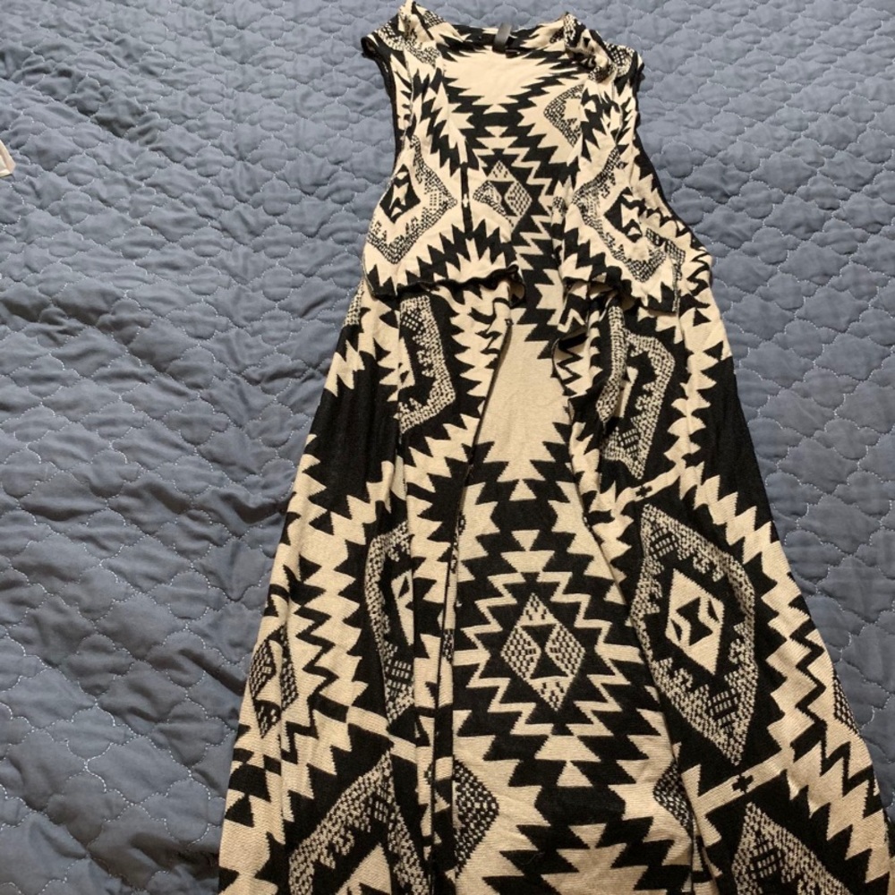 Sleeveless cardigan.